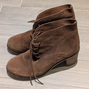 Elegant Brown Lace-Up Suede Boots